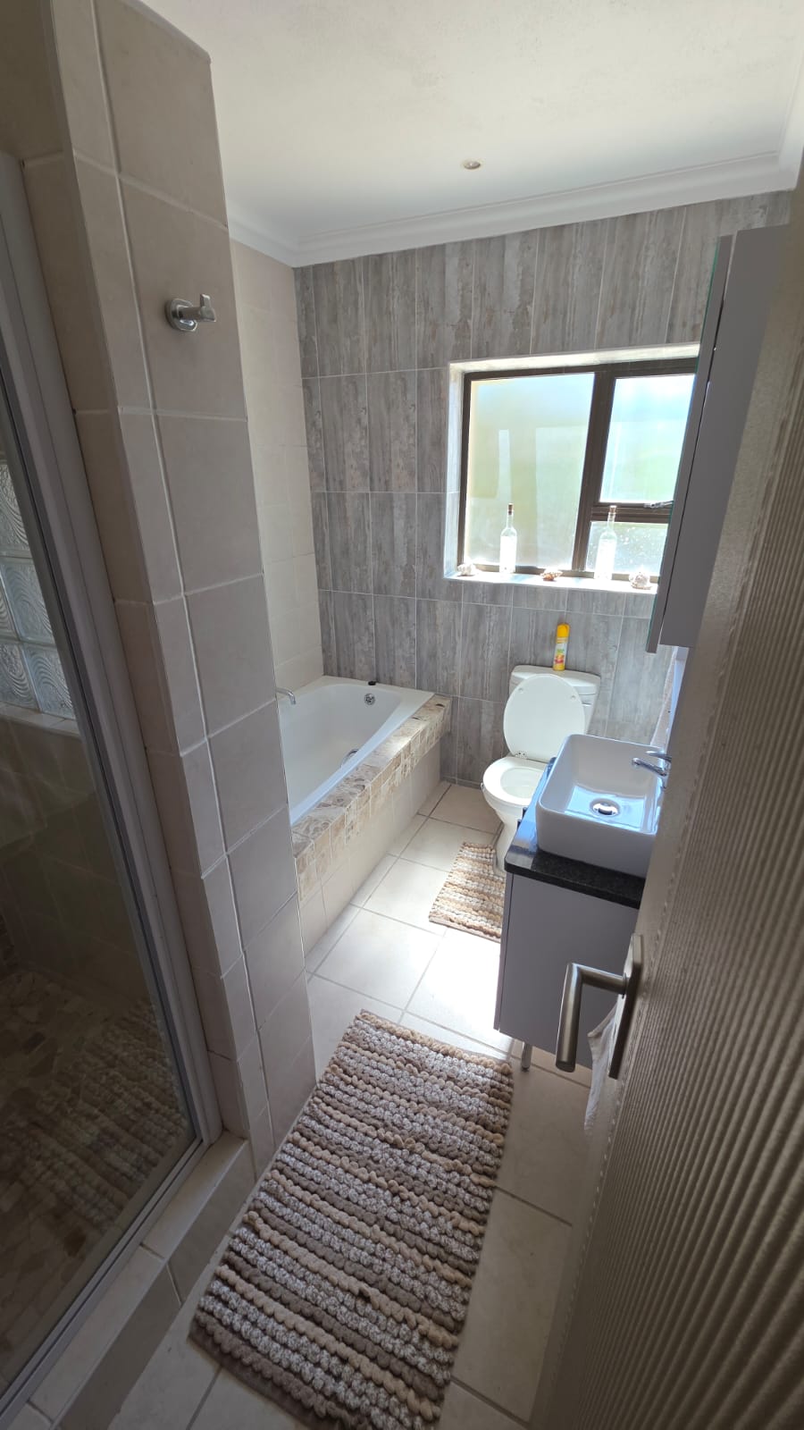 4 Bedroom Property for Sale in Paradise Beach Eastern Cape